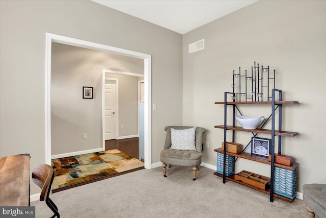 living area with carpet flooring