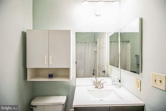 bathroom with vanity, a shower with curtain, and toilet