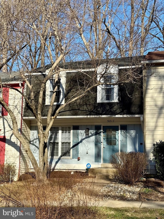 view of front of property