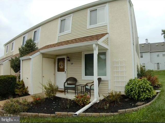 view of front facade featuring covered porch