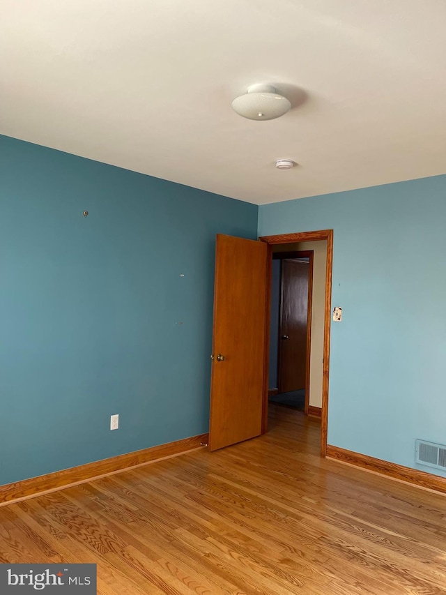 unfurnished room featuring light hardwood / wood-style flooring