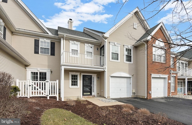 townhome / multi-family property featuring a garage