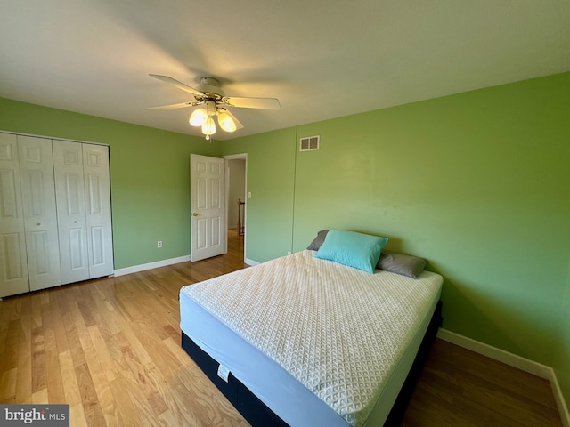 bedroom featuring wood-type flooring, a closet, and ceiling fan