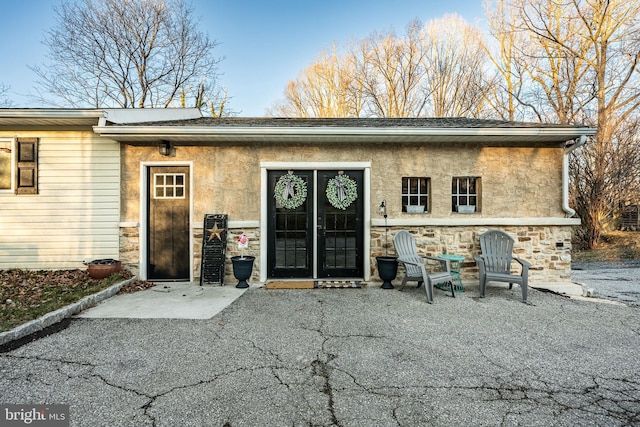 property entrance featuring a patio