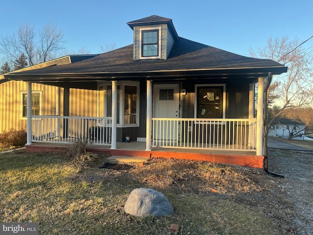 view of front facade with covered porch