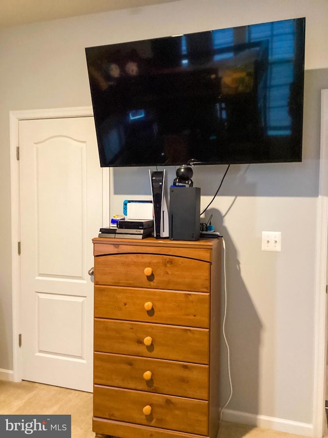 room details featuring baseboards