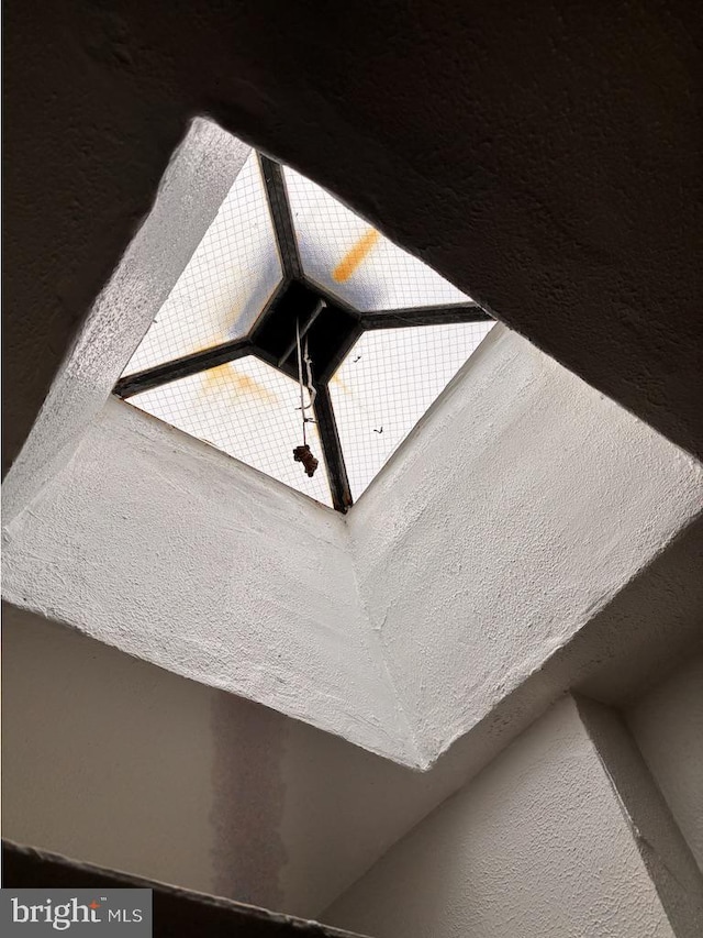 room details featuring a textured wall