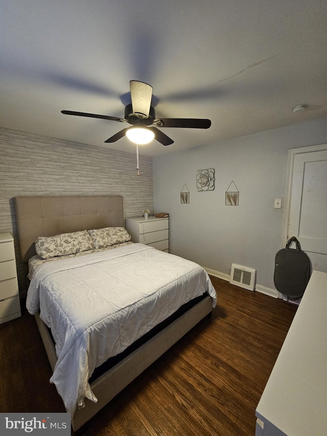 bedroom featuring dark wood-type flooring and ceiling fan