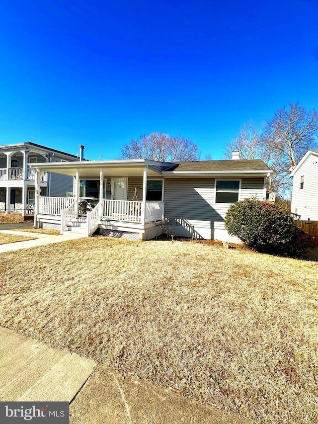 view of front of home with a front lawn and covered porch