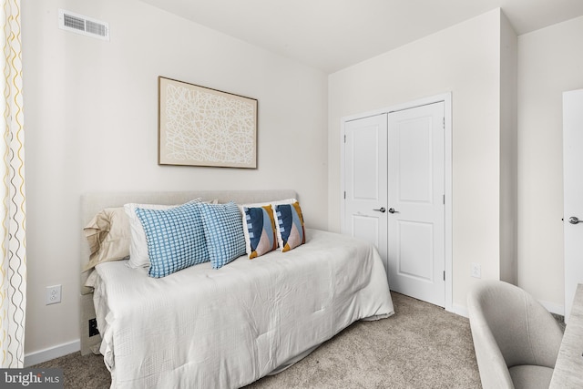 bedroom with carpet flooring and a closet