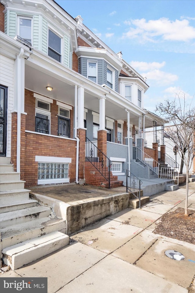 townhome / multi-family property with a porch