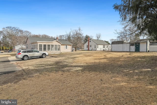 view of yard with a shed