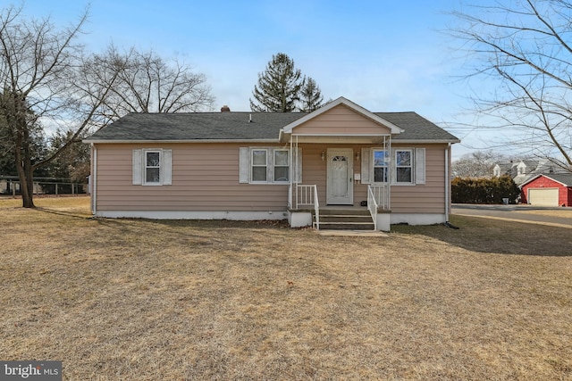 view of front of property with a front yard