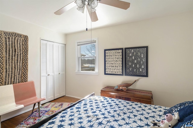 bedroom with hardwood / wood-style flooring, ceiling fan, and a closet