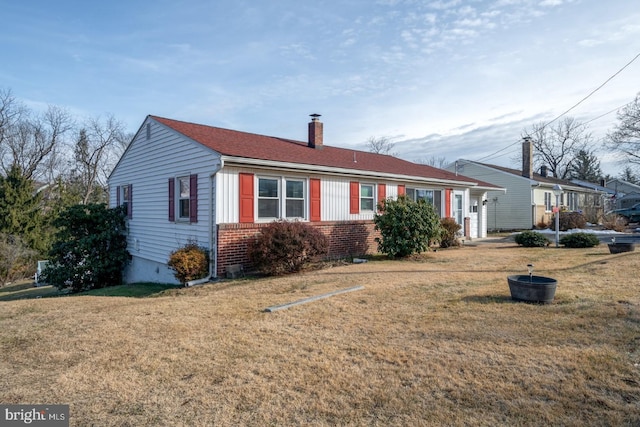 view of front facade with a front lawn