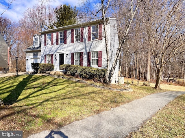 view of front of house featuring a garage and a front yard