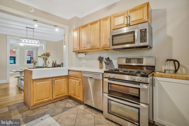 kitchen featuring crown molding, appliances with stainless steel finishes, kitchen peninsula, pendant lighting, and backsplash