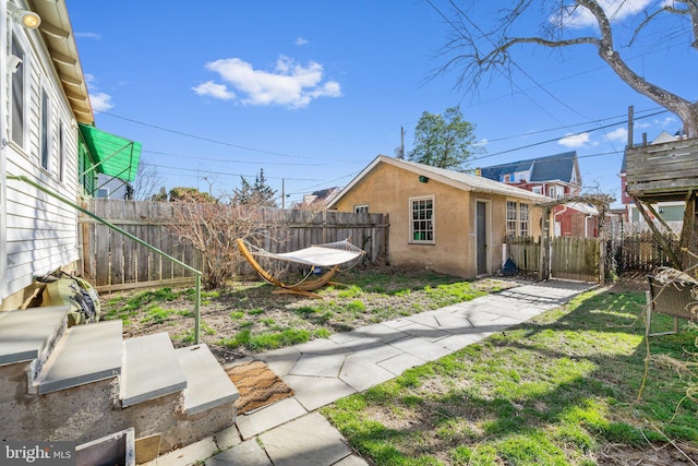 view of side of property featuring an outdoor structure and a lawn