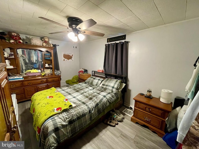 bedroom featuring light hardwood / wood-style floors and ceiling fan