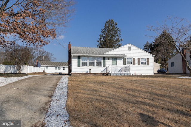 view of front of property with a front lawn