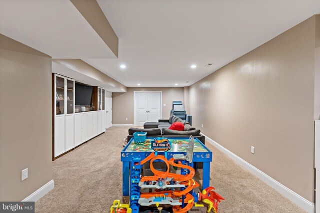 game room with light carpet