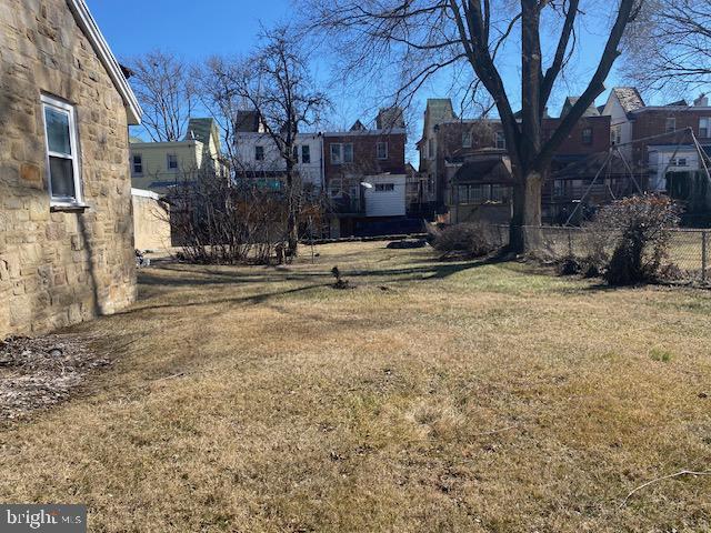 view of yard with a residential view