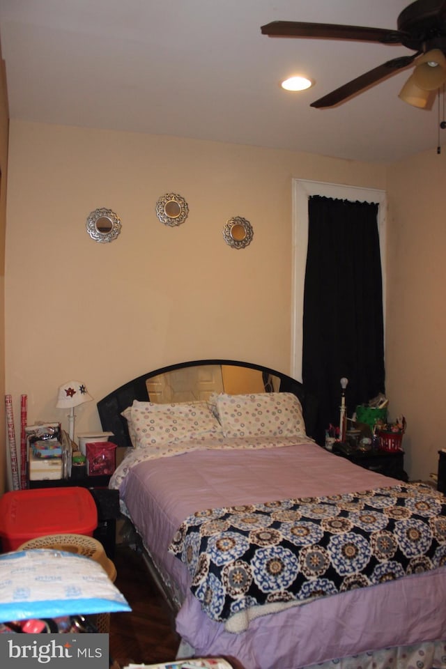 bedroom featuring ceiling fan