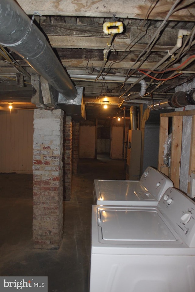 basement with washing machine and dryer