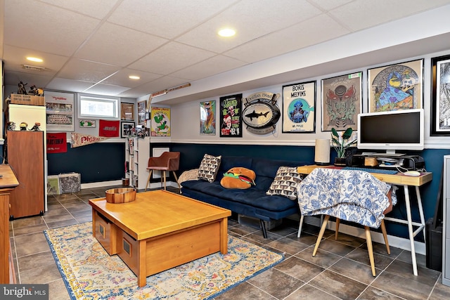 living room featuring a drop ceiling