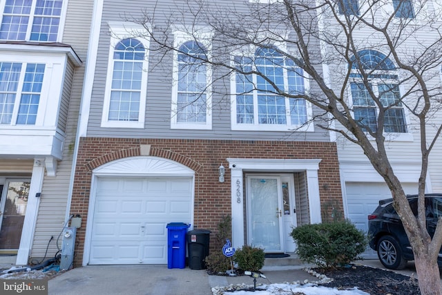 view of front of property featuring a garage