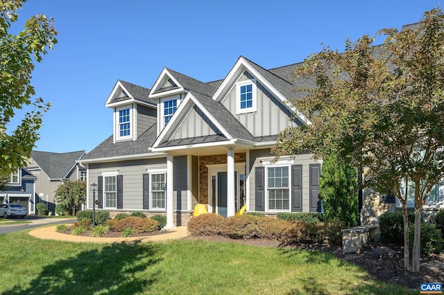 view of front of home with a front lawn