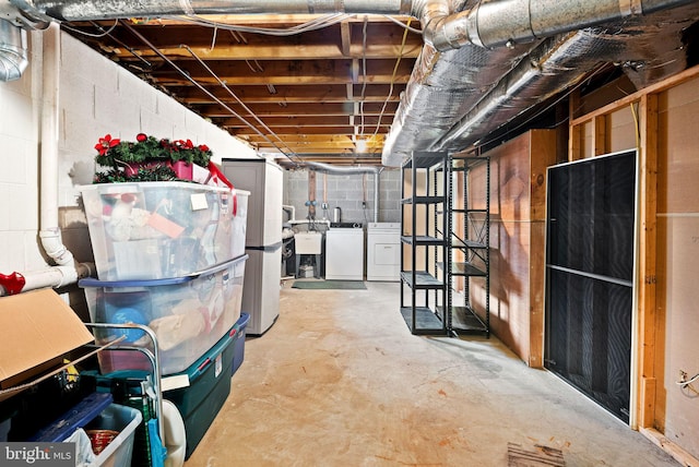 basement featuring sink and independent washer and dryer