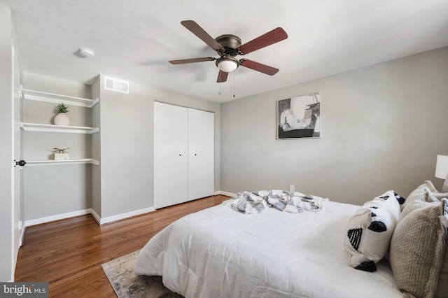 bedroom featuring dark wood-type flooring and ceiling fan