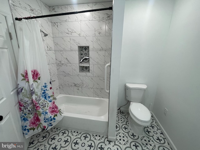 full bath featuring baseboards, tile patterned flooring, toilet, and shower / bathtub combination with curtain