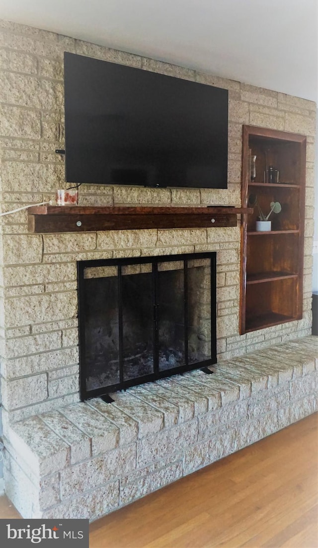 details featuring hardwood / wood-style flooring