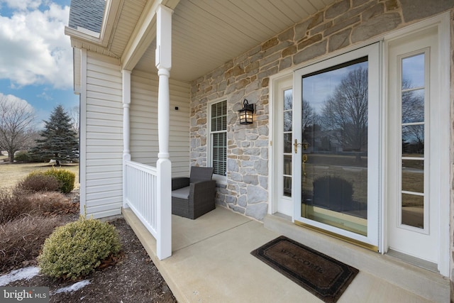 property entrance featuring a porch