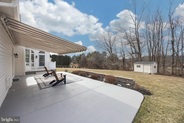 view of patio featuring a storage unit