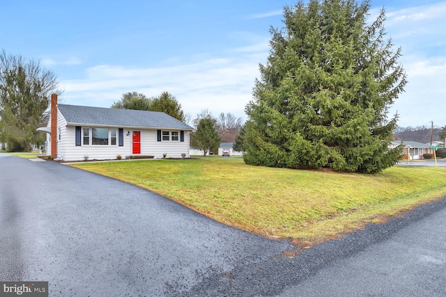 ranch-style home with a front yard