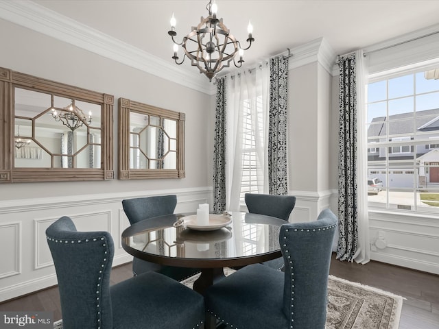 dining room featuring a notable chandelier, crown molding, and dark hardwood / wood-style floors