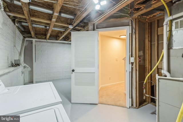 basement featuring independent washer and dryer