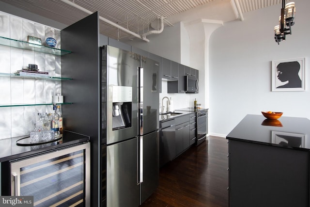 kitchen featuring sink, gray cabinets, stainless steel appliances, wine cooler, and dark hardwood / wood-style flooring