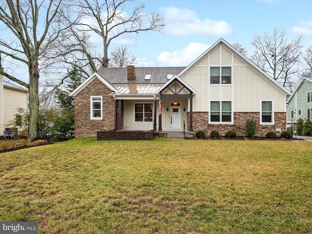 view of front of home with a front lawn