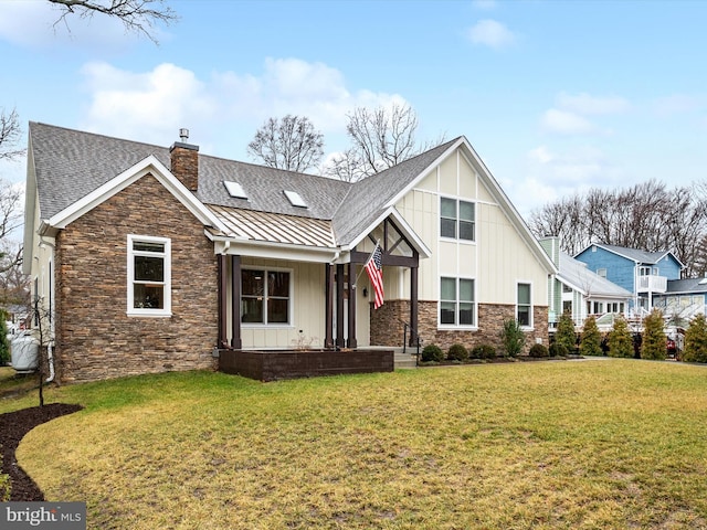 view of front of home featuring a porch and a front yard