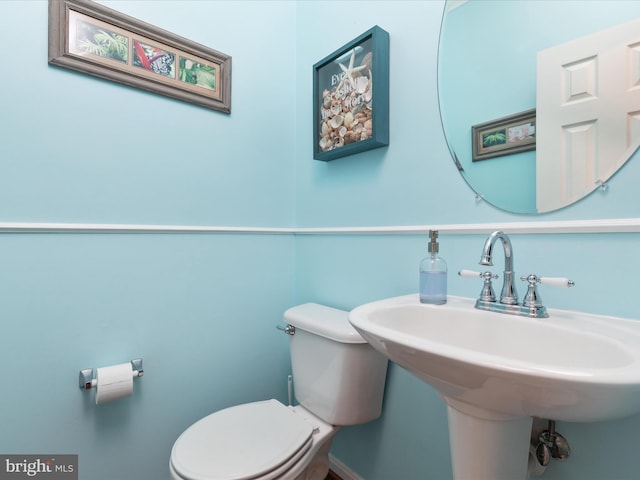 bathroom featuring sink and toilet