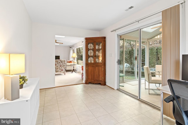 doorway featuring ceiling fan