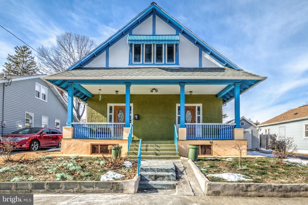 view of front of property featuring a porch