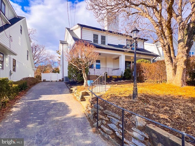 view of front of property with covered porch