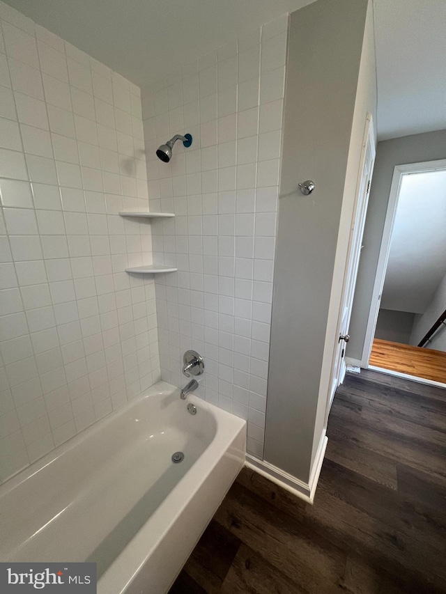 bathroom featuring tiled shower / bath and wood-type flooring