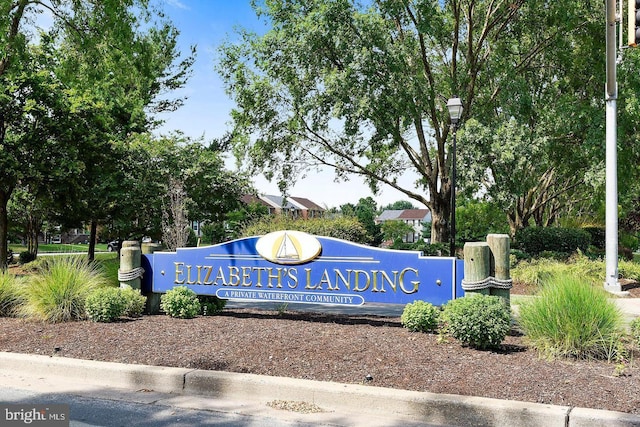 view of community / neighborhood sign