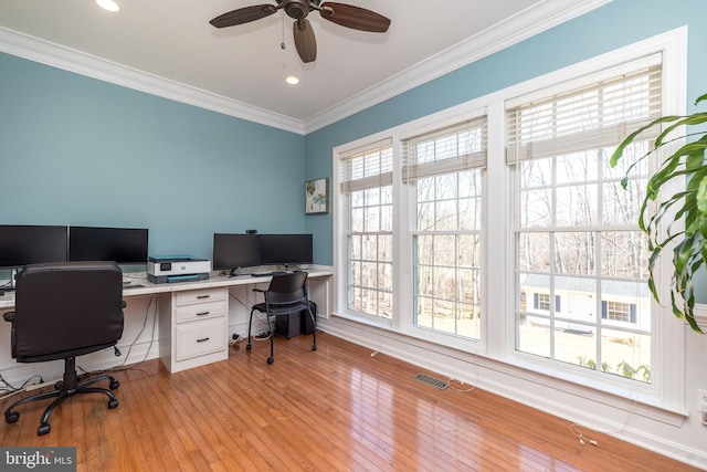 office area with visible vents, crown molding, ceiling fan, recessed lighting, and light wood-style flooring